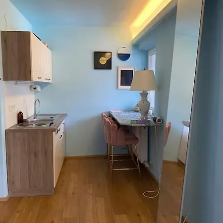 Arty Studio, Center Of